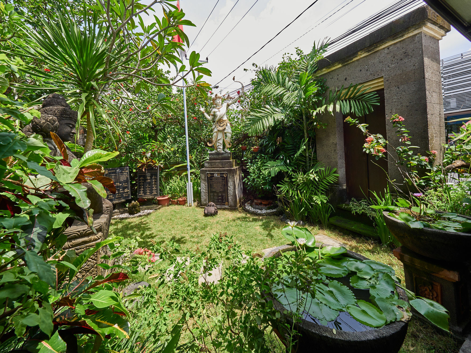 Al-Isha Dharamshala Hotell Kuta Lombok Exteriör bild